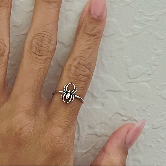 Sterling silver small spider ring, silver spider ring, dainty spider ring - Picture 9 of 9